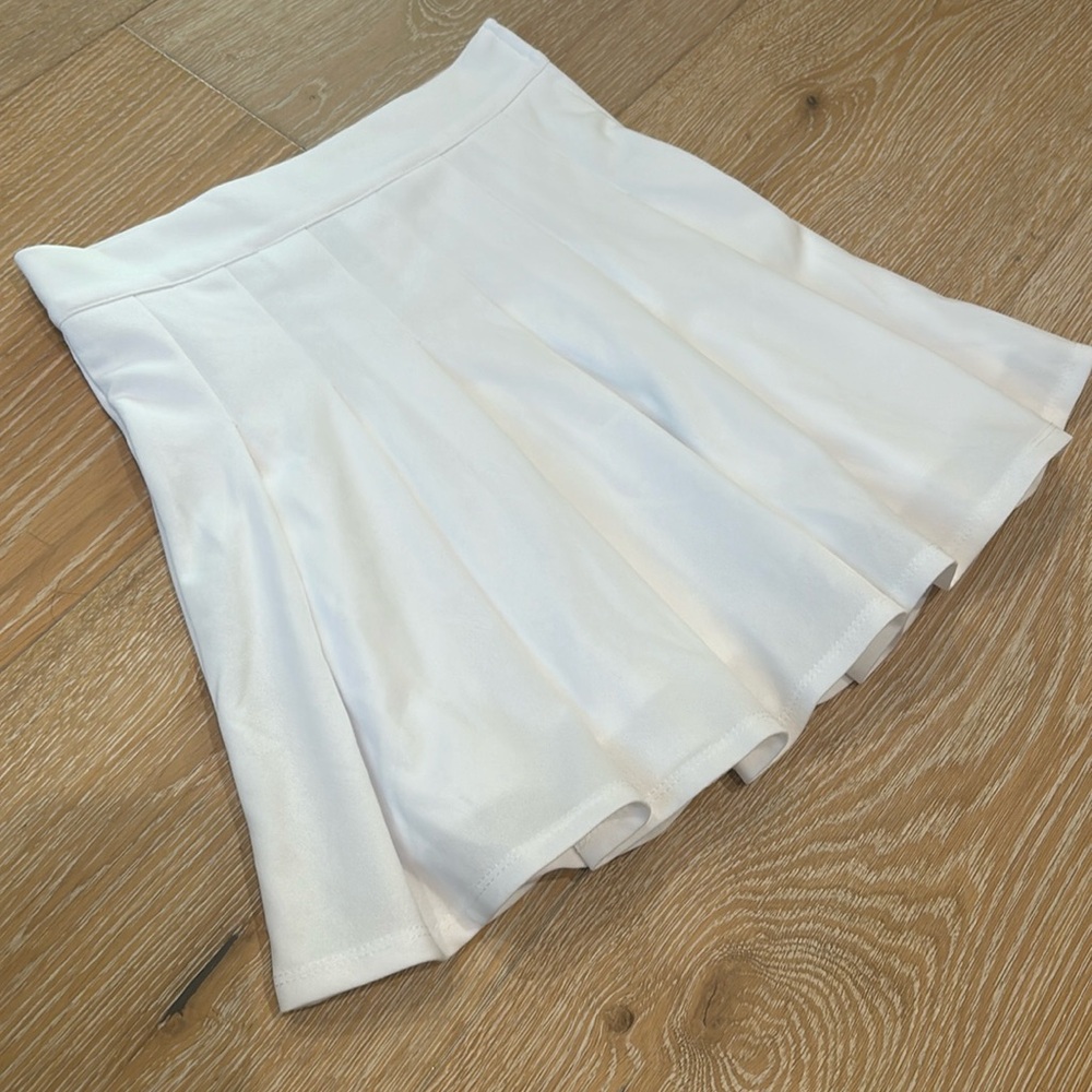 Brand New with Tags! Size XS! Blue Rain Pleated Skirt from Francesca’s!